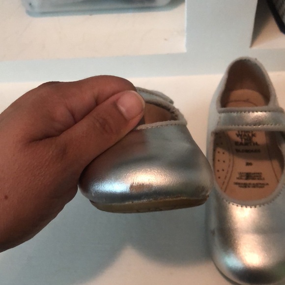 Toddler girls size 26 Old Soles Silver Dress Shoes - Picture 2 of 6